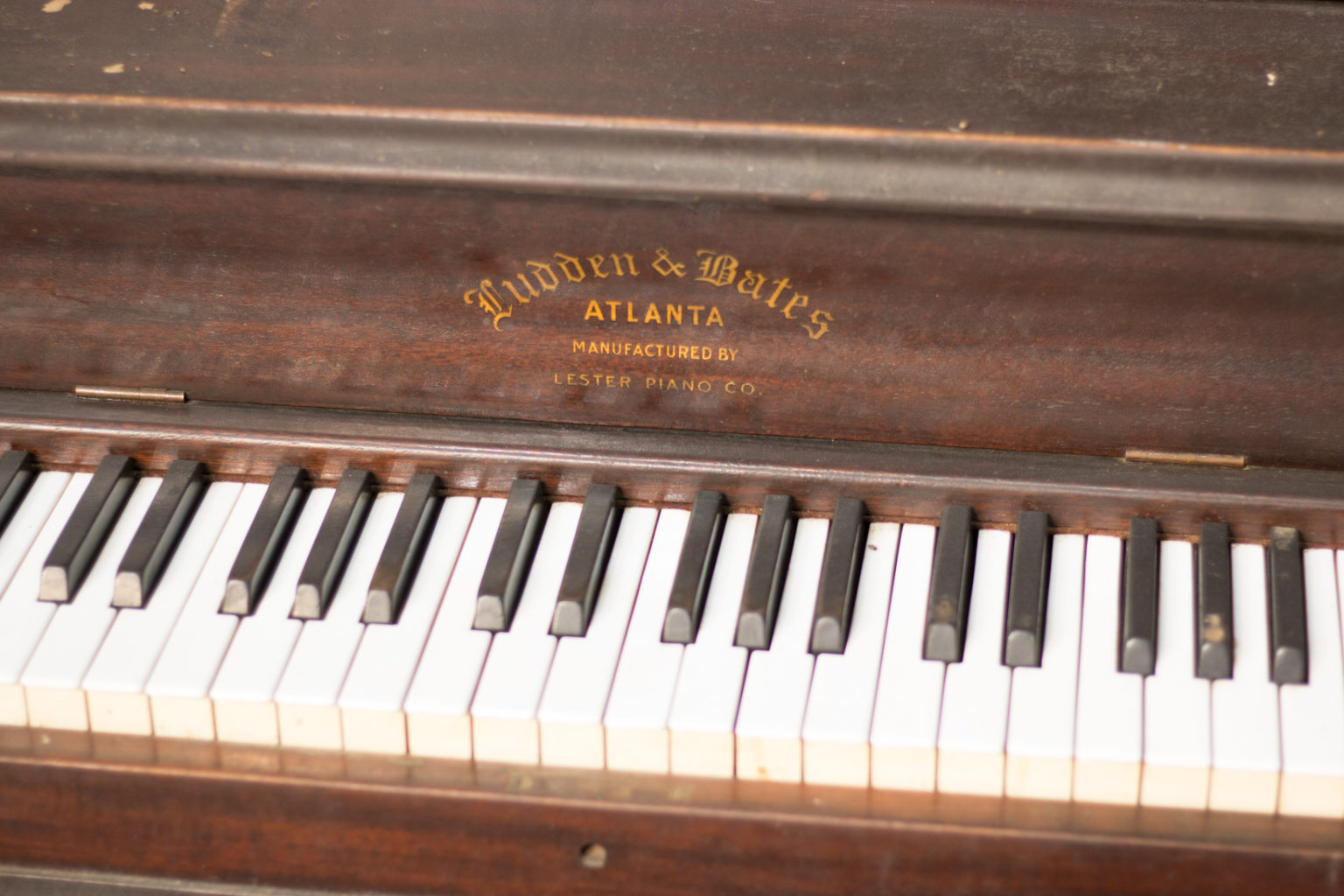 Ludden & Bates (Lester) Upright Piano - Antique Piano Shop